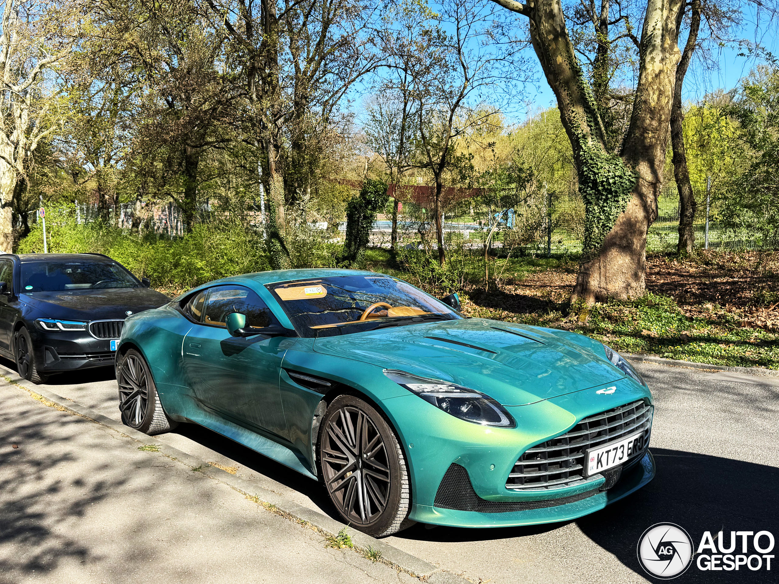 Aston Martin DB12