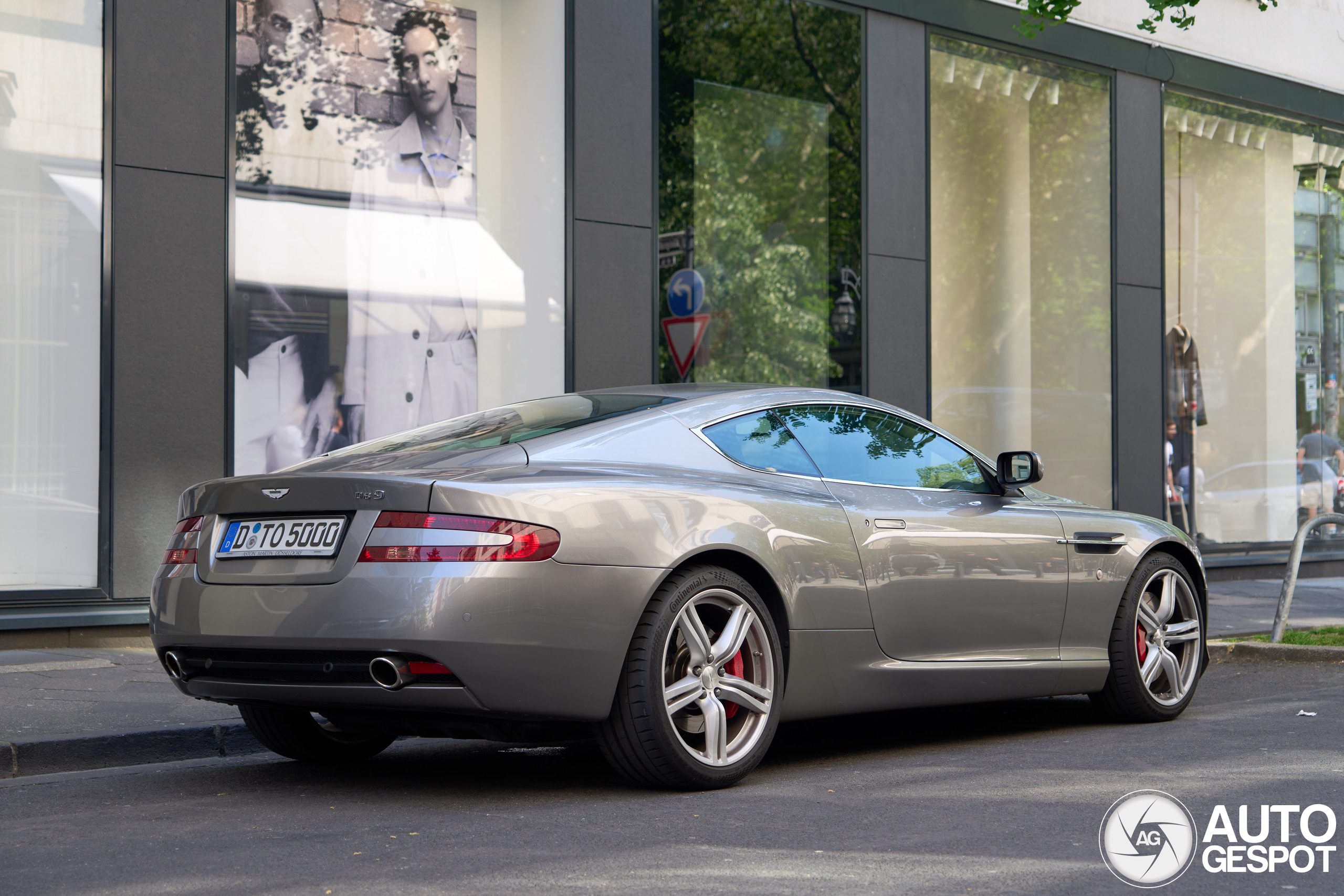 Aston Martin DB9