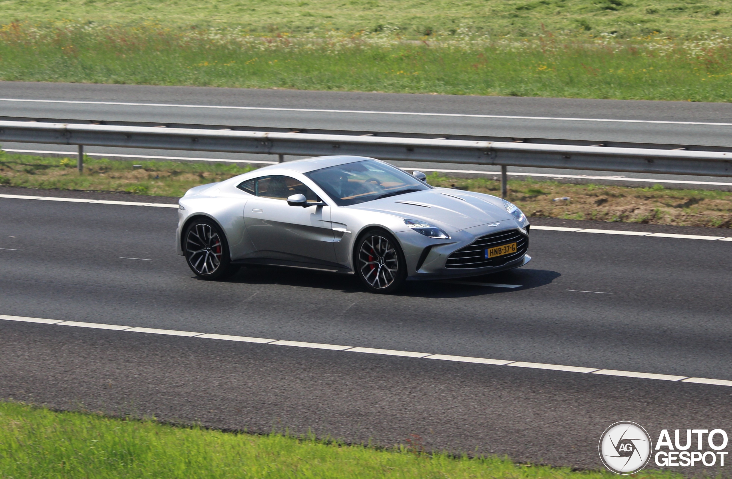 Aston Martin Vantage 2024
