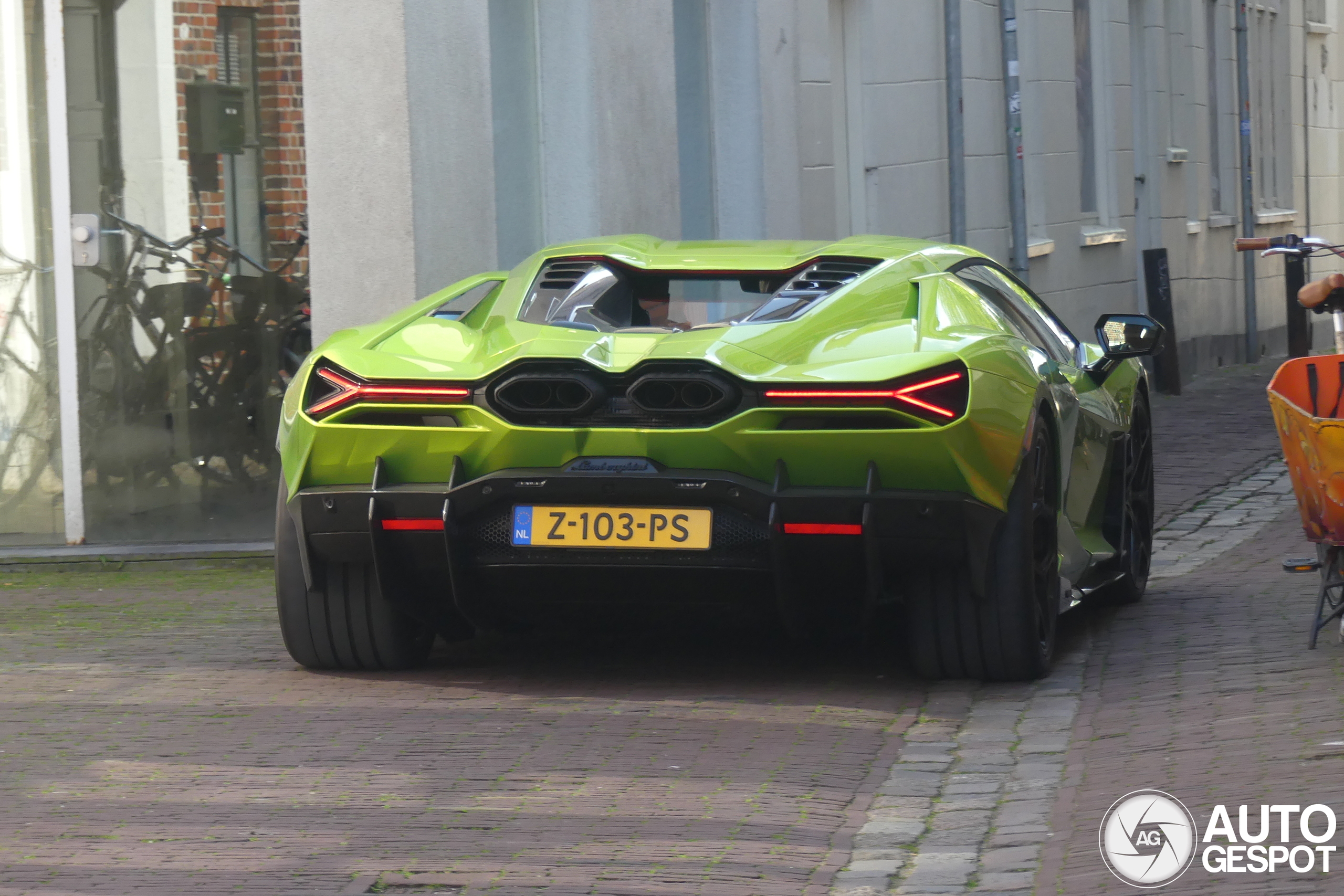 Lamborghini Revuelto