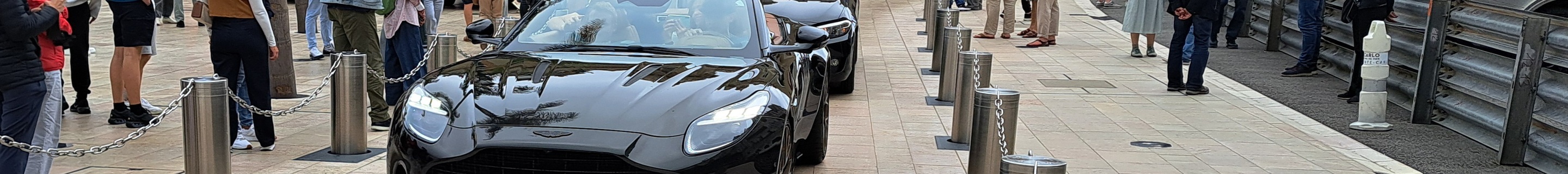 Aston Martin DB12 Volante