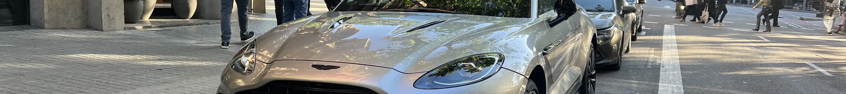 Aston Martin DBX707