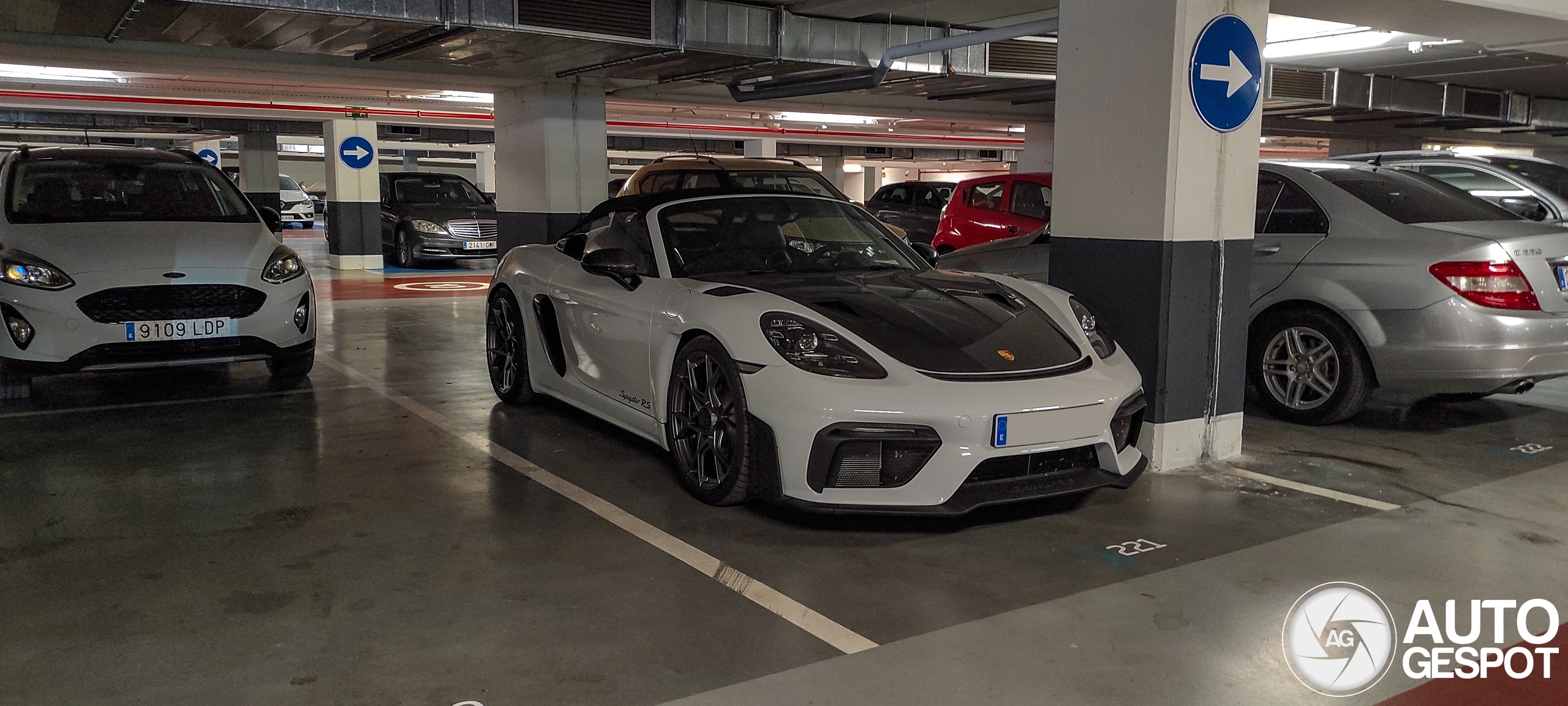 Porsche 718 Spyder RS Weissach Package