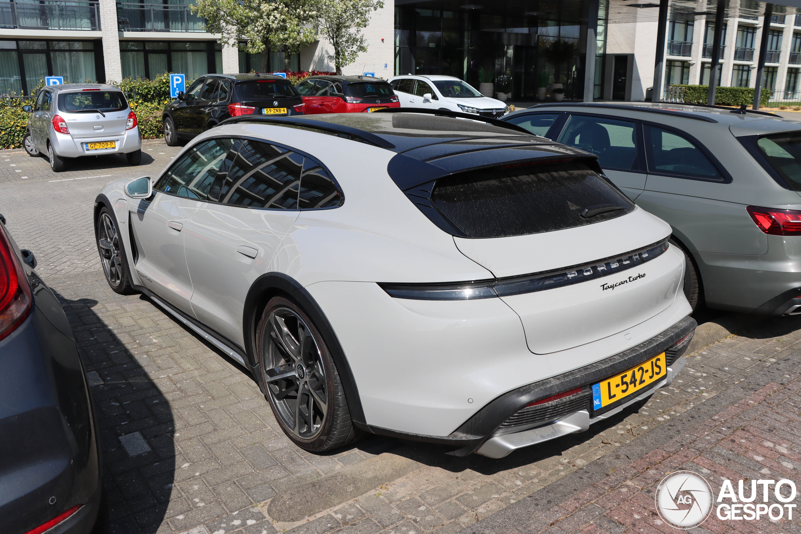 Porsche Taycan Turbo Cross Turismo