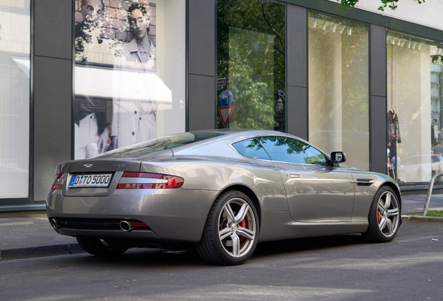 Aston Martin DB9