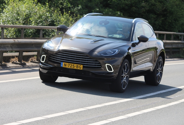 Aston Martin DBX
