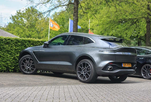 Aston Martin DBX