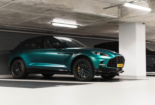 Aston Martin DBX707