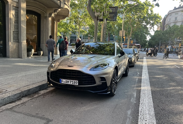 Aston Martin DBX707