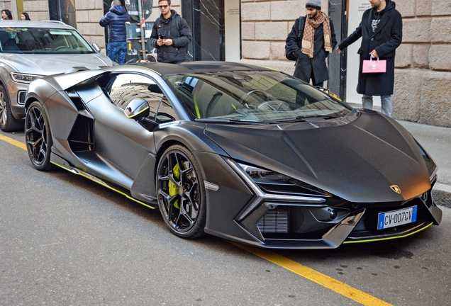 Lamborghini Revuelto