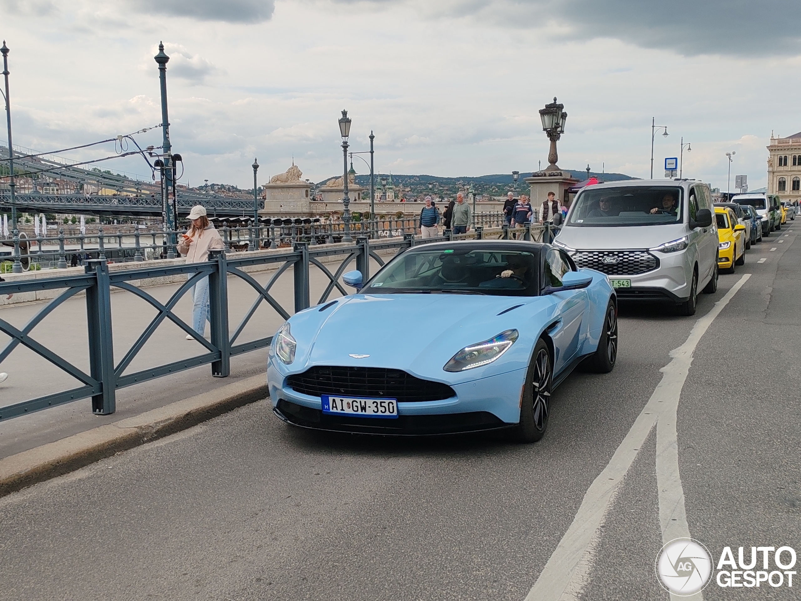 Aston Martin DB11 V8