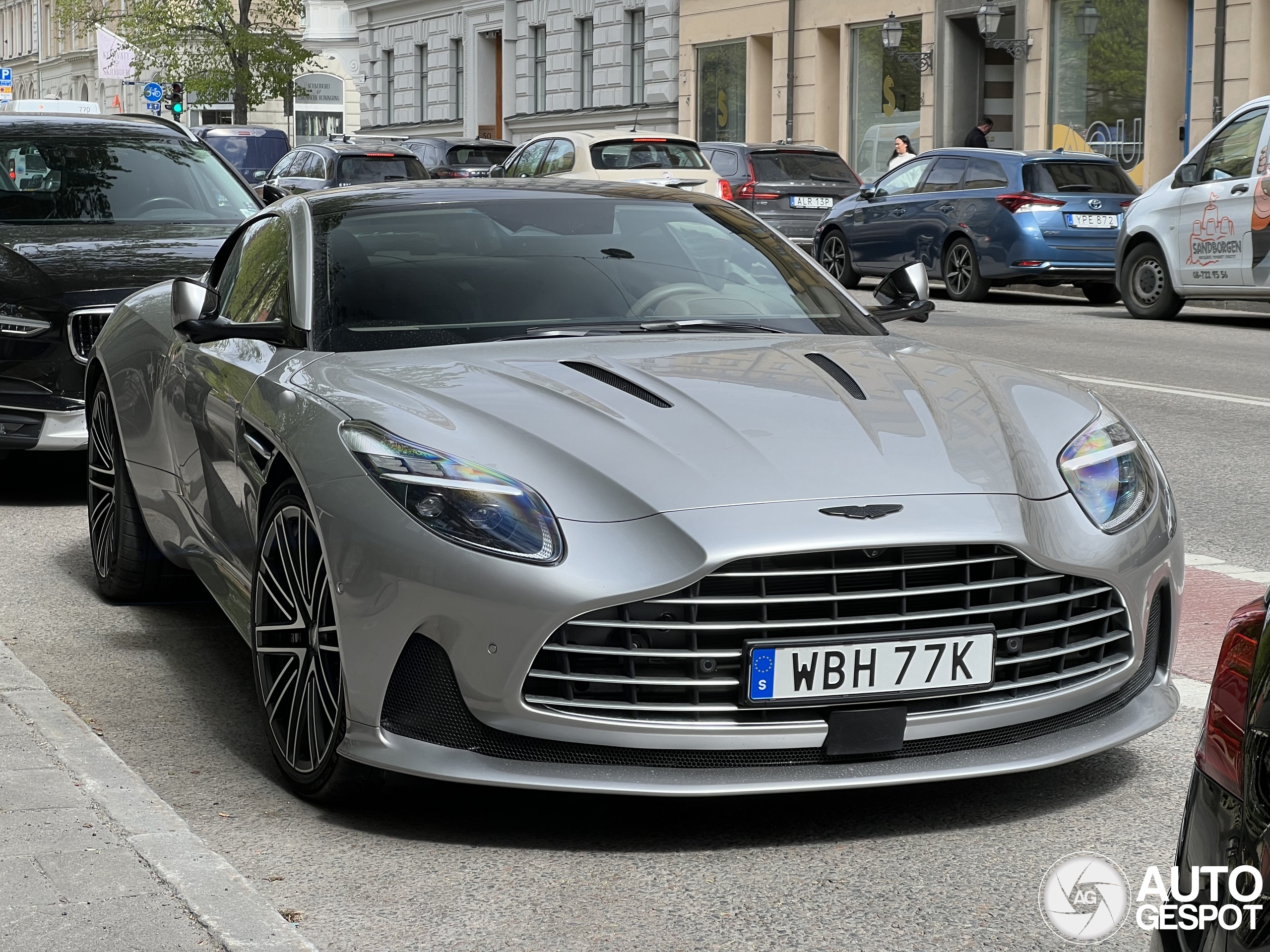 Aston Martin DB12