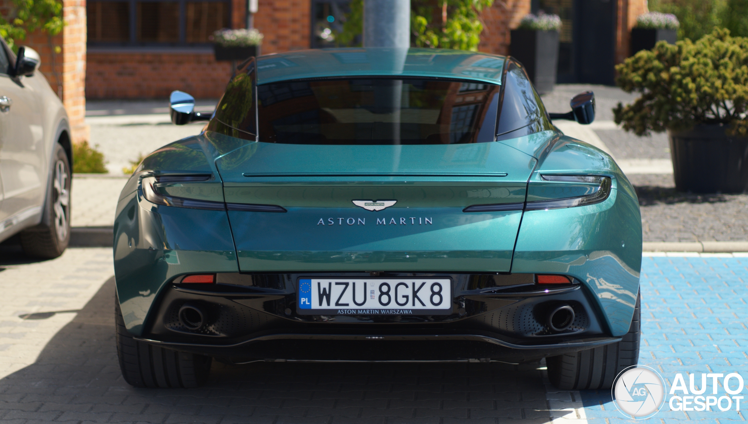 Aston Martin DB12