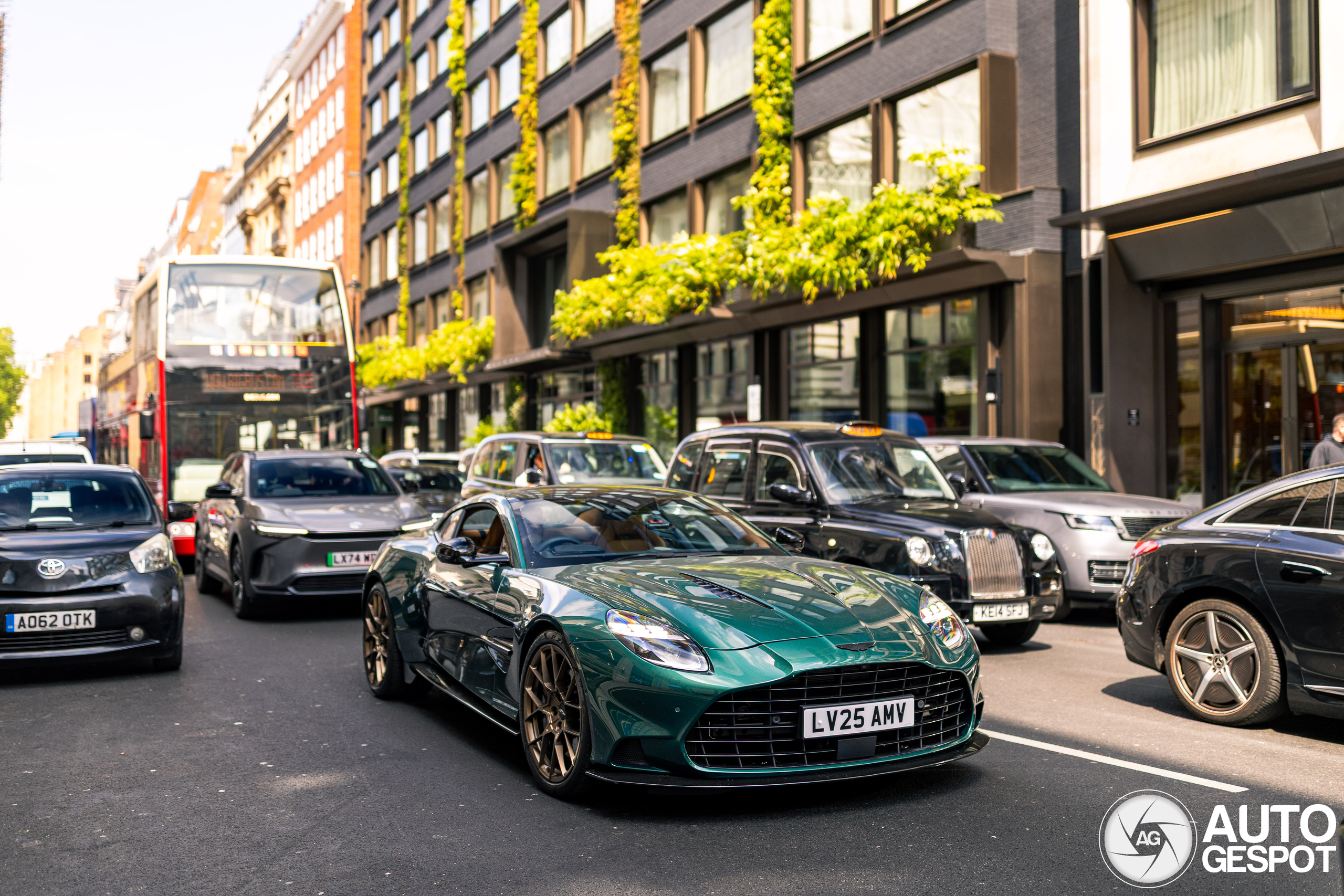 Aston Martin Vanquish 2025