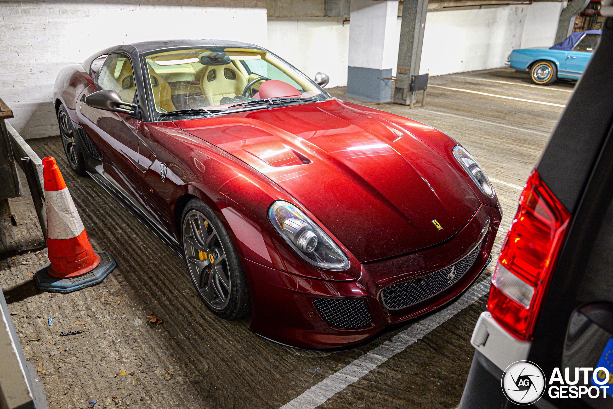 Deze Ferrari identificeert zich als 599 GTO