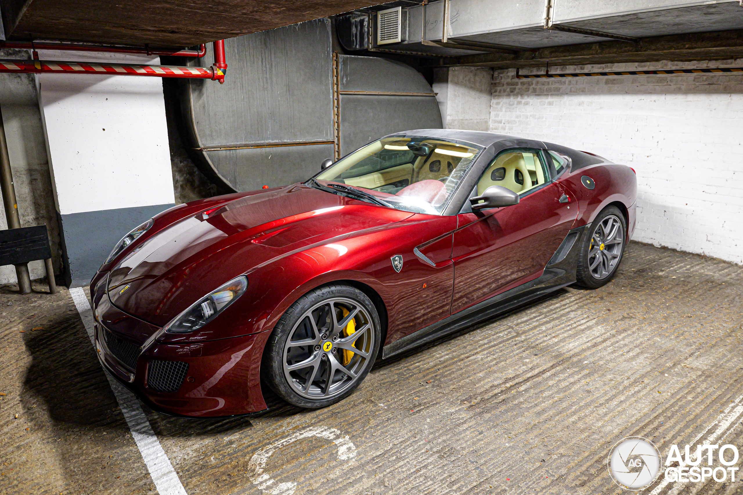 Deze Ferrari identificeert zich als 599 GTO