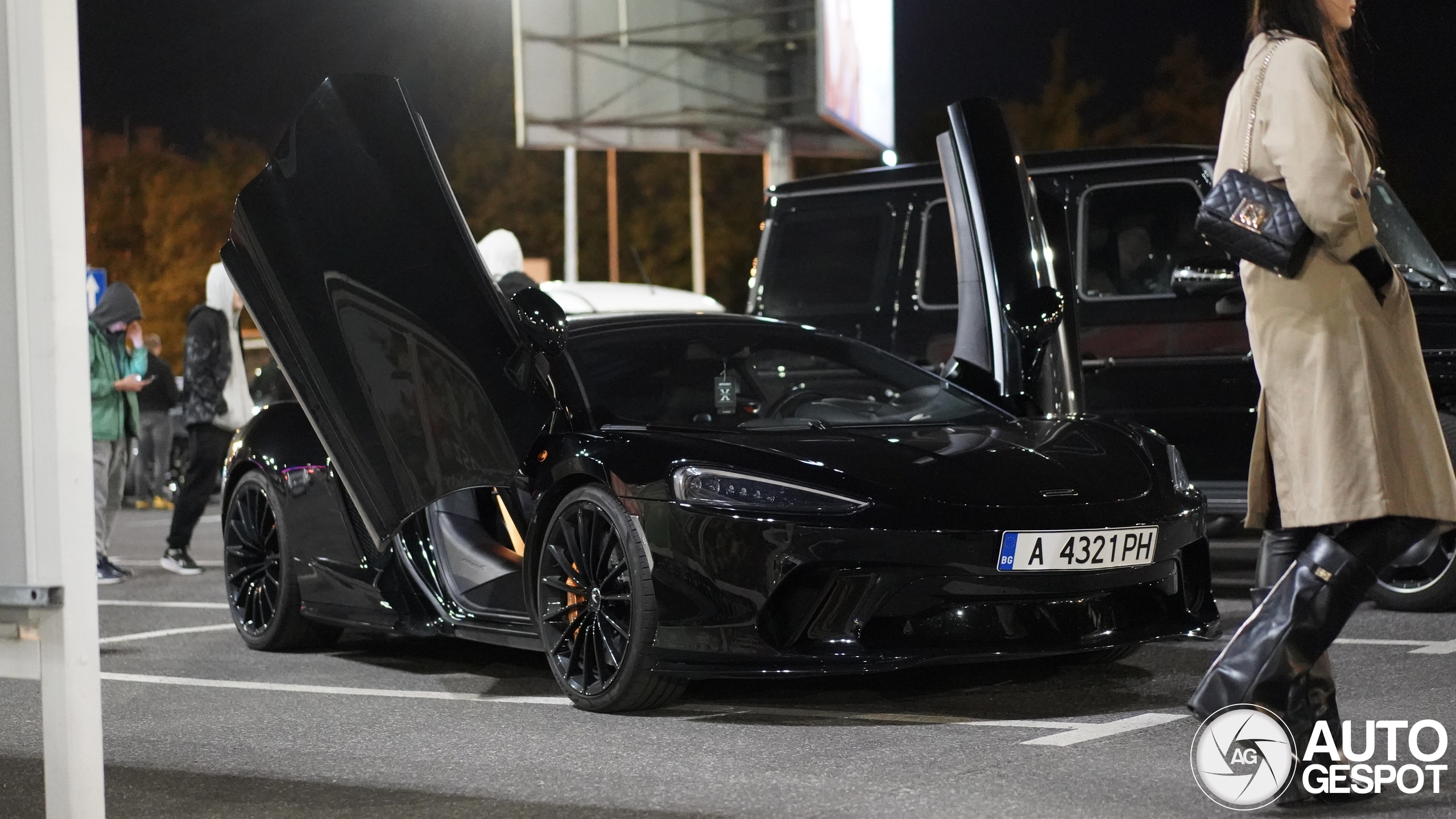 McLaren GT