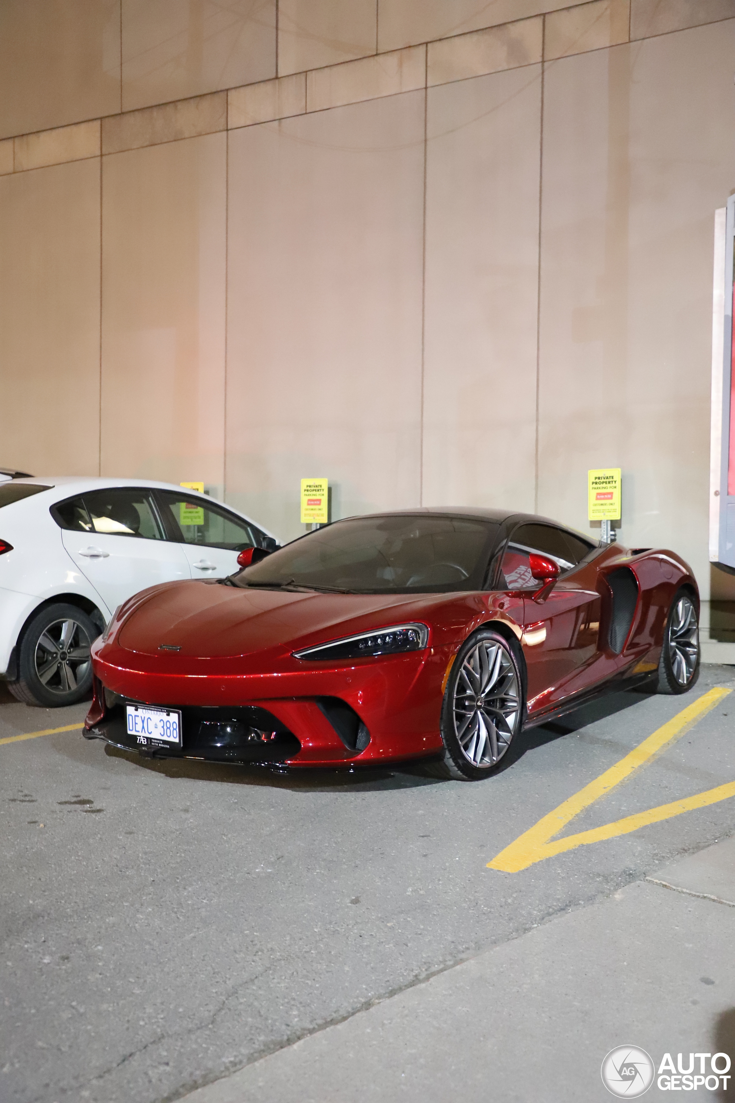 McLaren GT