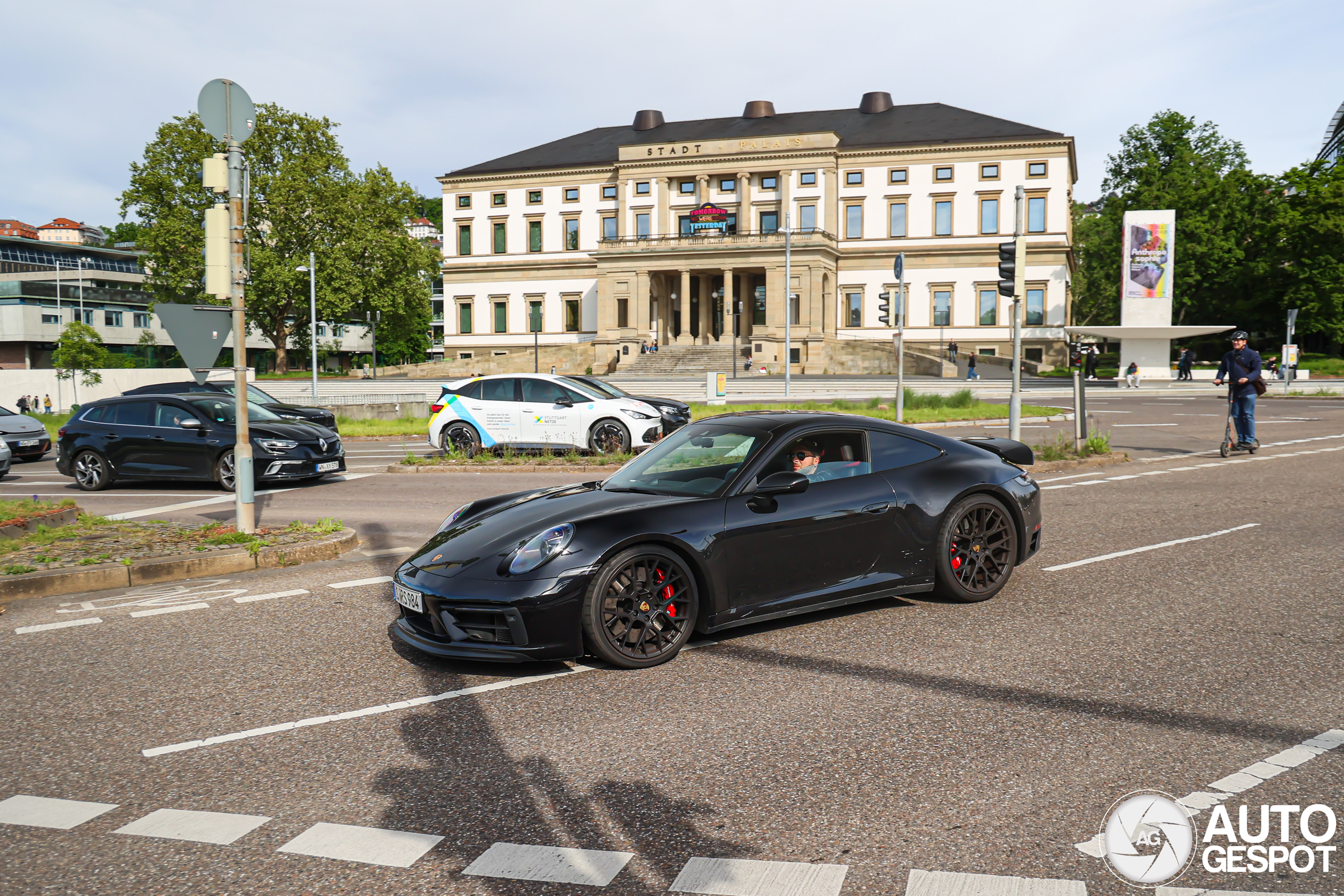 Porsche 992 Carrera 4 GTS