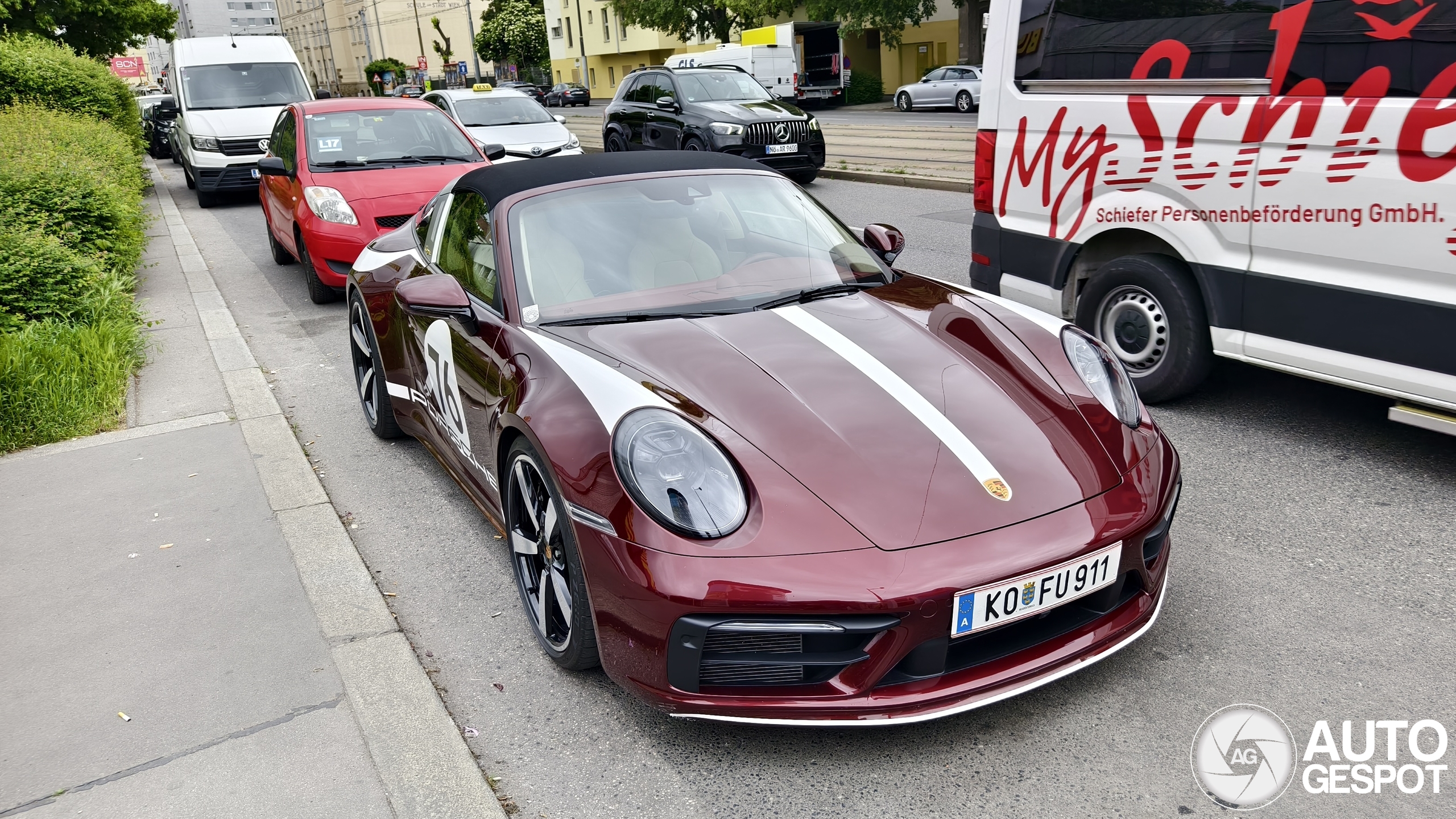 Porsche 992 Targa 4S Heritage Design Edition