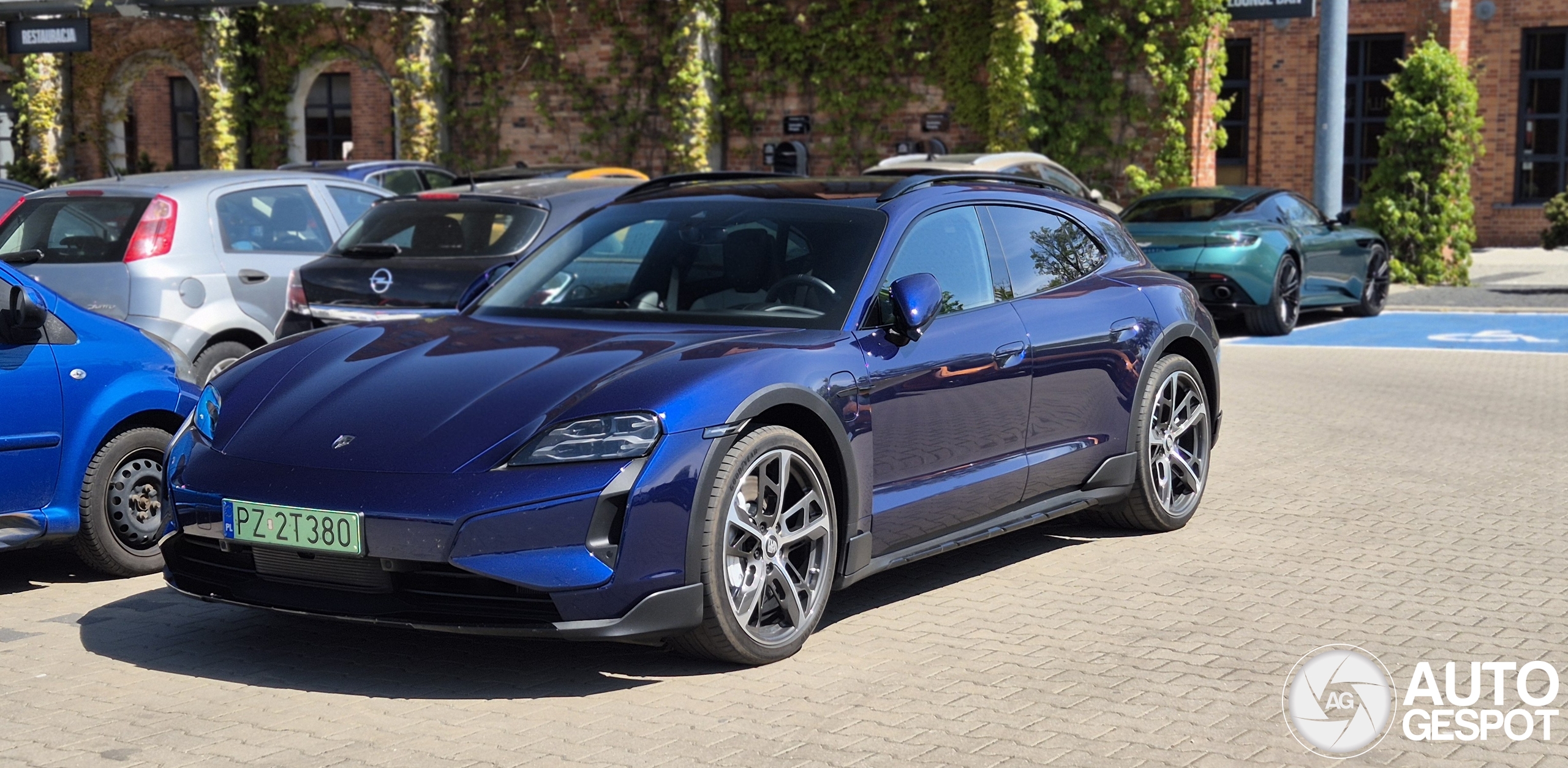 Porsche Taycan Turbo Cross Turismo MkII