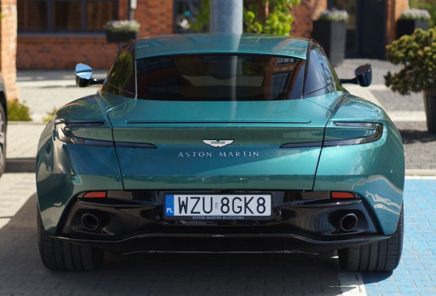 Aston Martin DB12