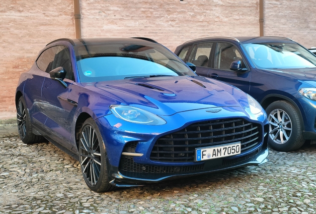 Aston Martin DBX707