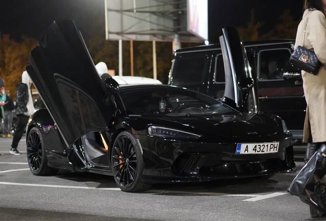 McLaren GT