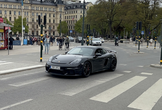 Porsche 718 Cayman GT4