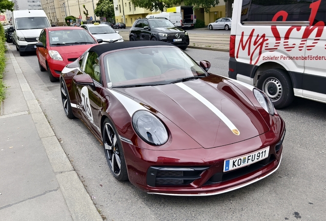 Porsche 992 Targa 4S Heritage Design Edition