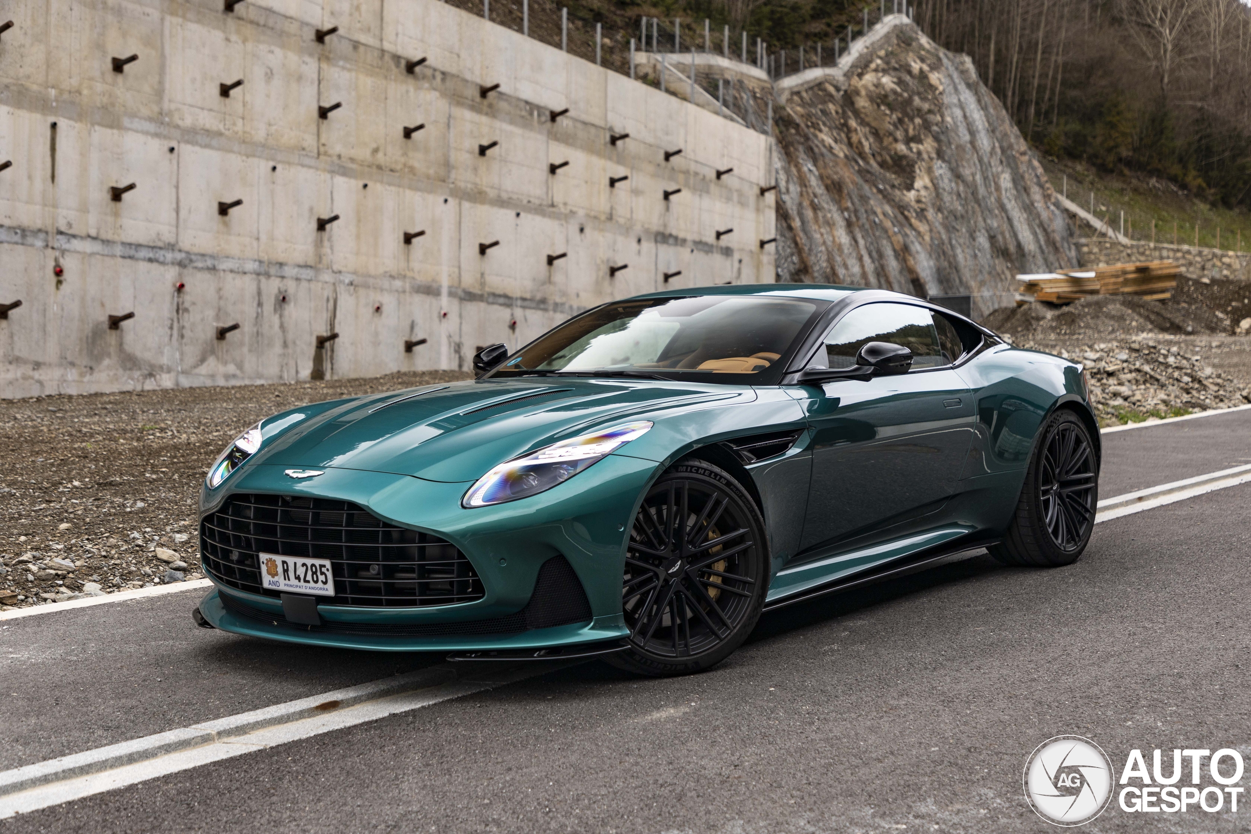 Aston Martin DB12