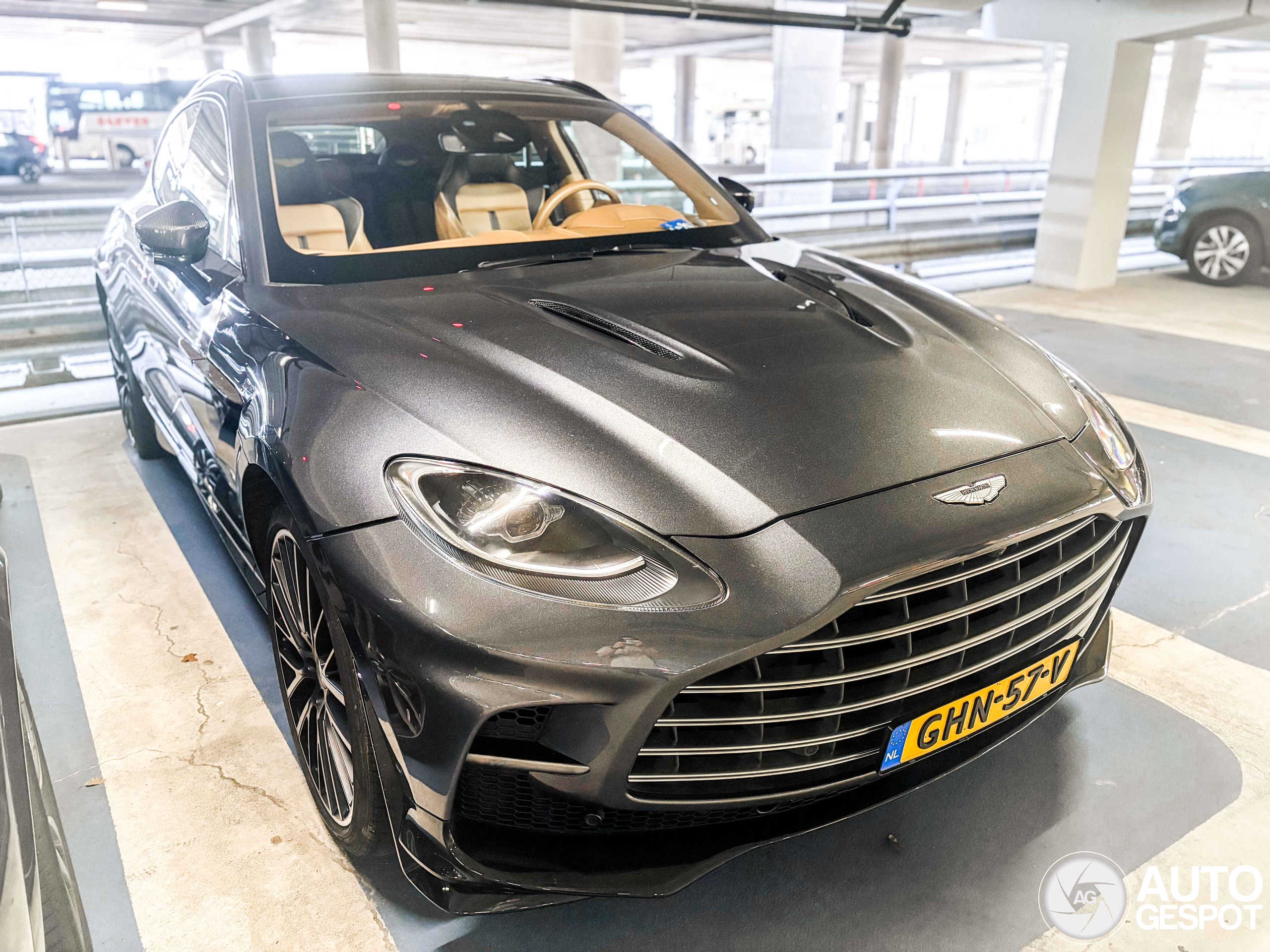 Aston Martin DBX707