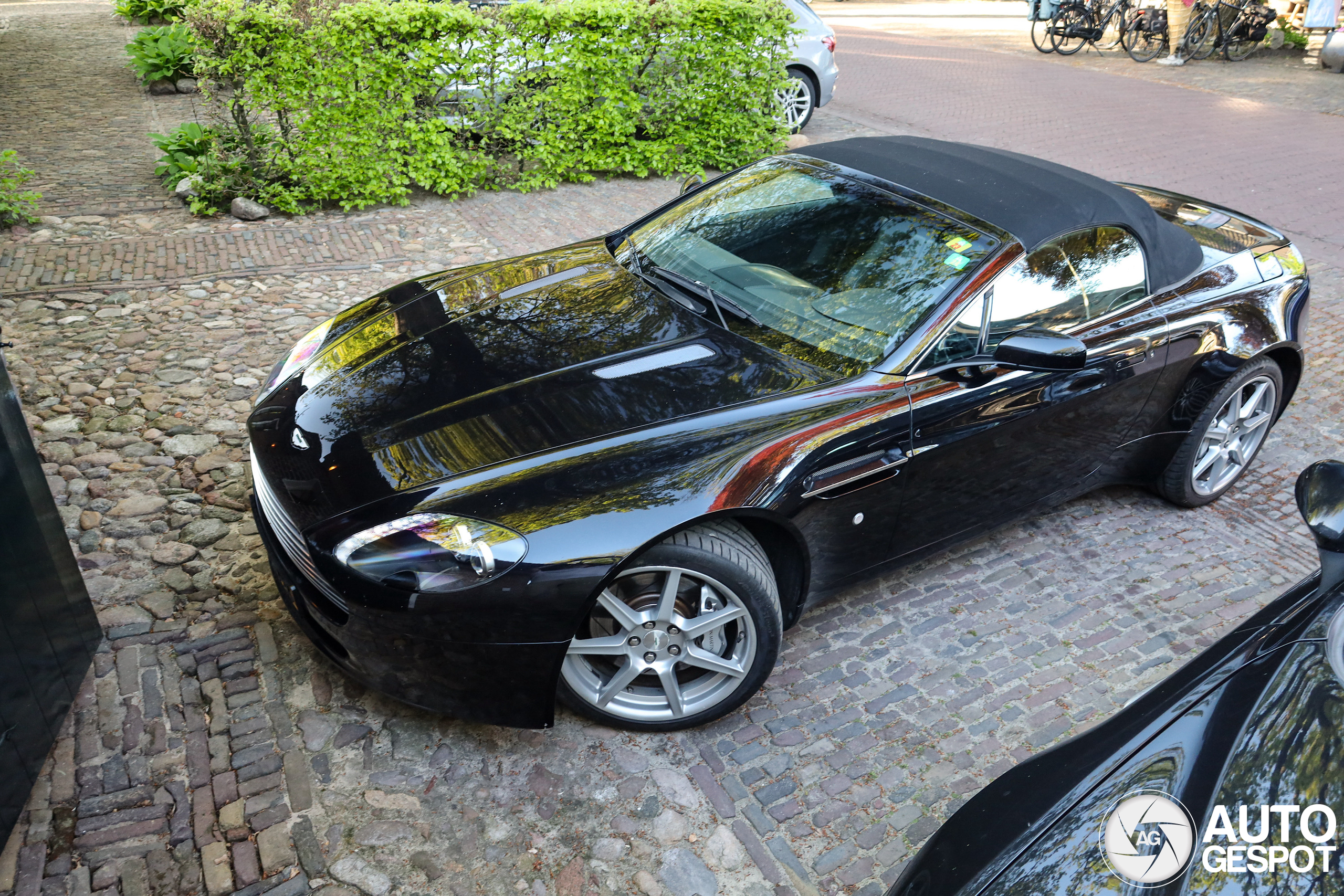 Aston Martin V8 Vantage Roadster