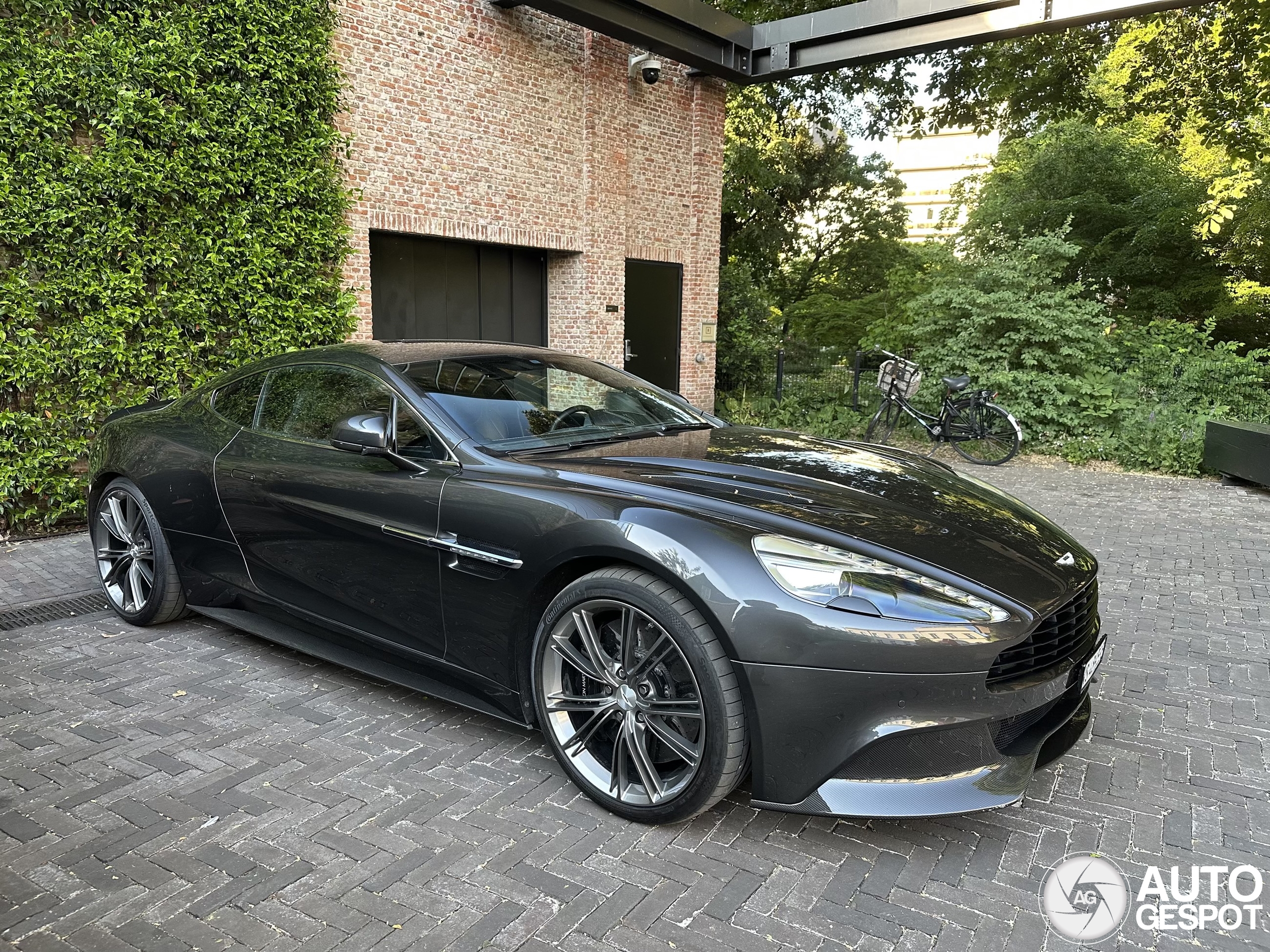 Aston Martin Vanquish 2013
