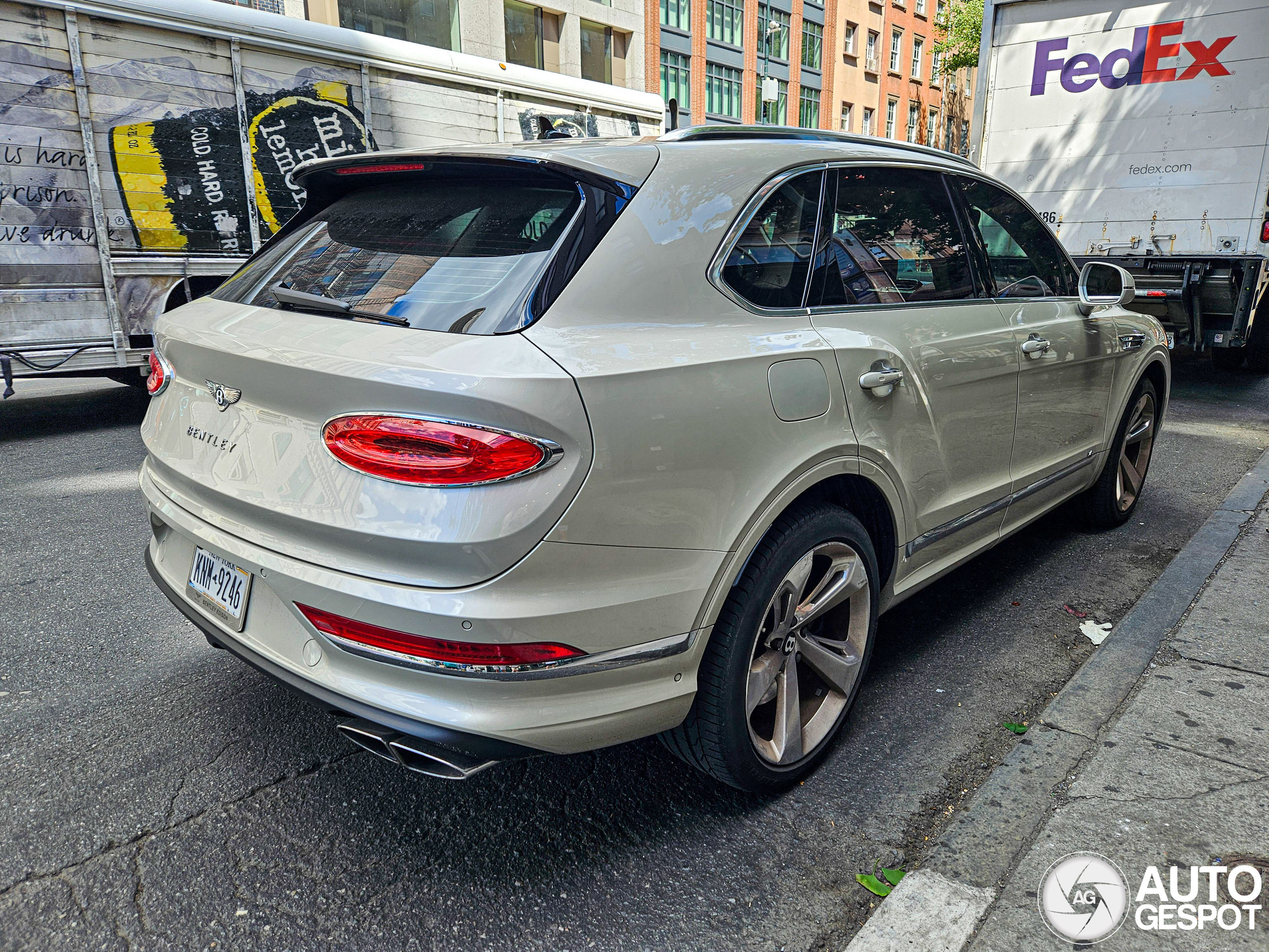 Bentley Bentayga V8 2021