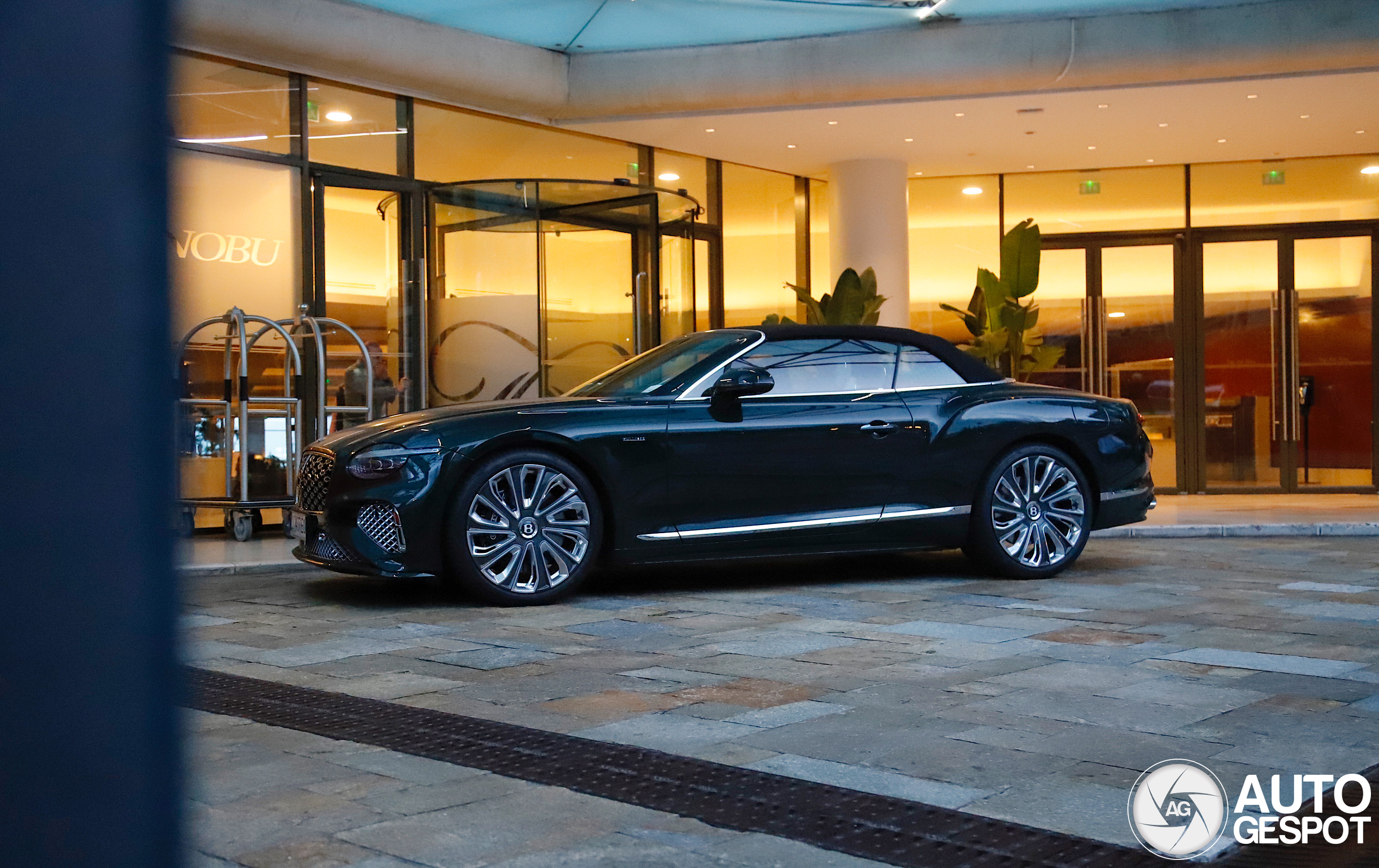 Bentley Continental GTC Mulliner 2025