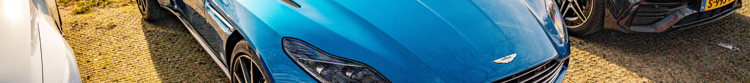 Aston Martin DB11 V8 Volante
