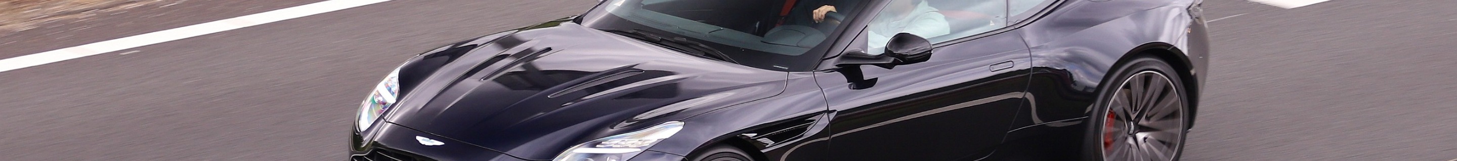 Aston Martin DB12 Volante