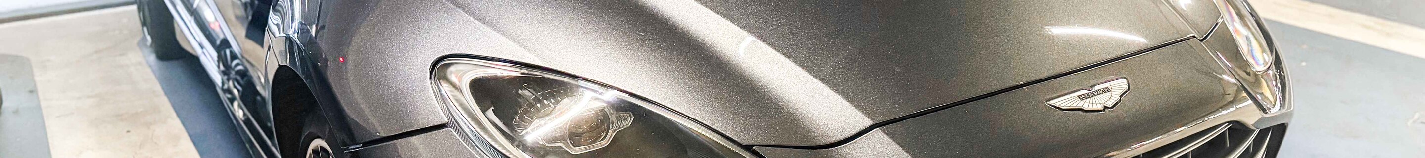 Aston Martin DBX707