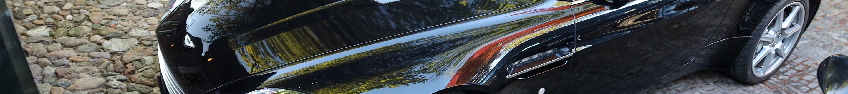 Aston Martin V8 Vantage Roadster