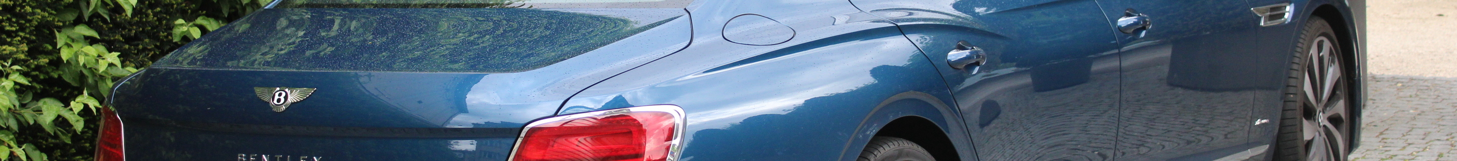 Bentley Flying Spur V8 Azure