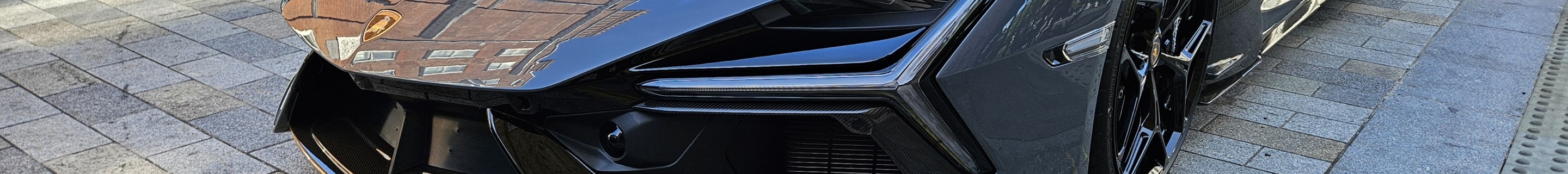 Lamborghini Revuelto