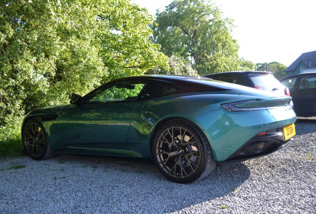 Aston Martin DB12