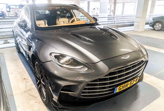 Aston Martin DBX707