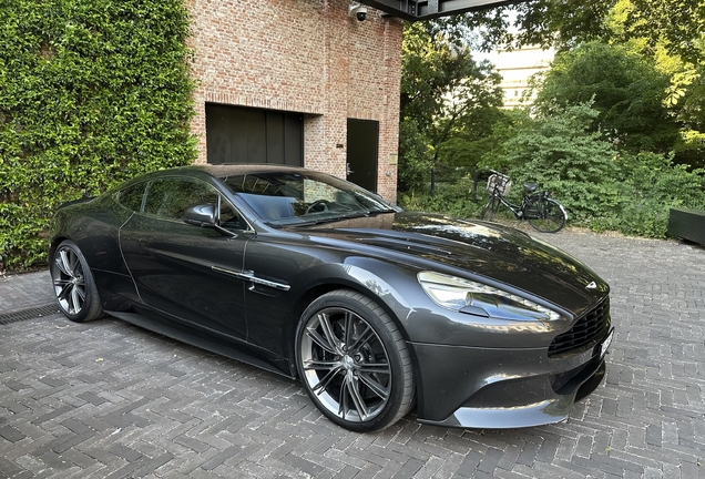 Aston Martin Vanquish 2013