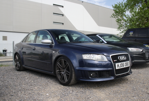 Audi RS4 Sedan