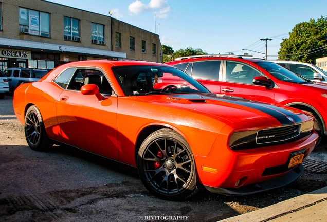 Dodge Challenger SRT-8