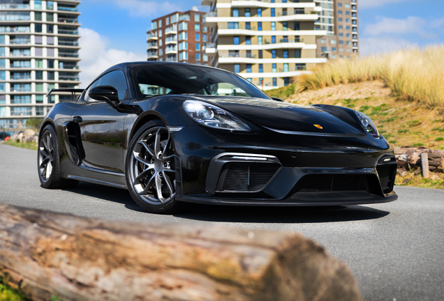 Porsche 718 Cayman GT4