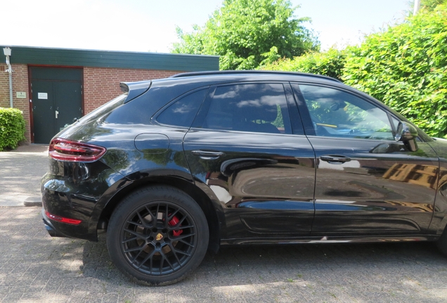 Porsche 95B Macan GTS