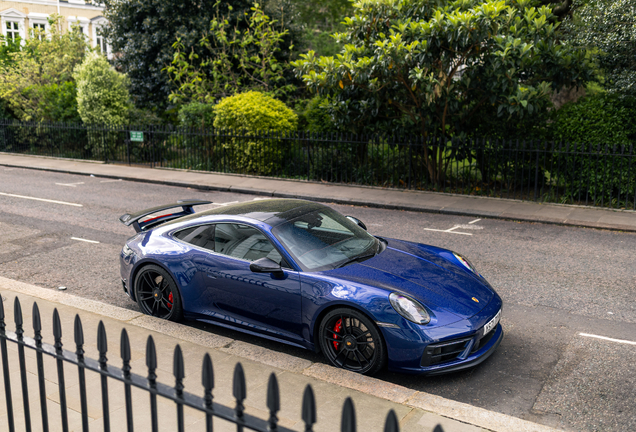 Porsche 992 Carrera 4 GTS
